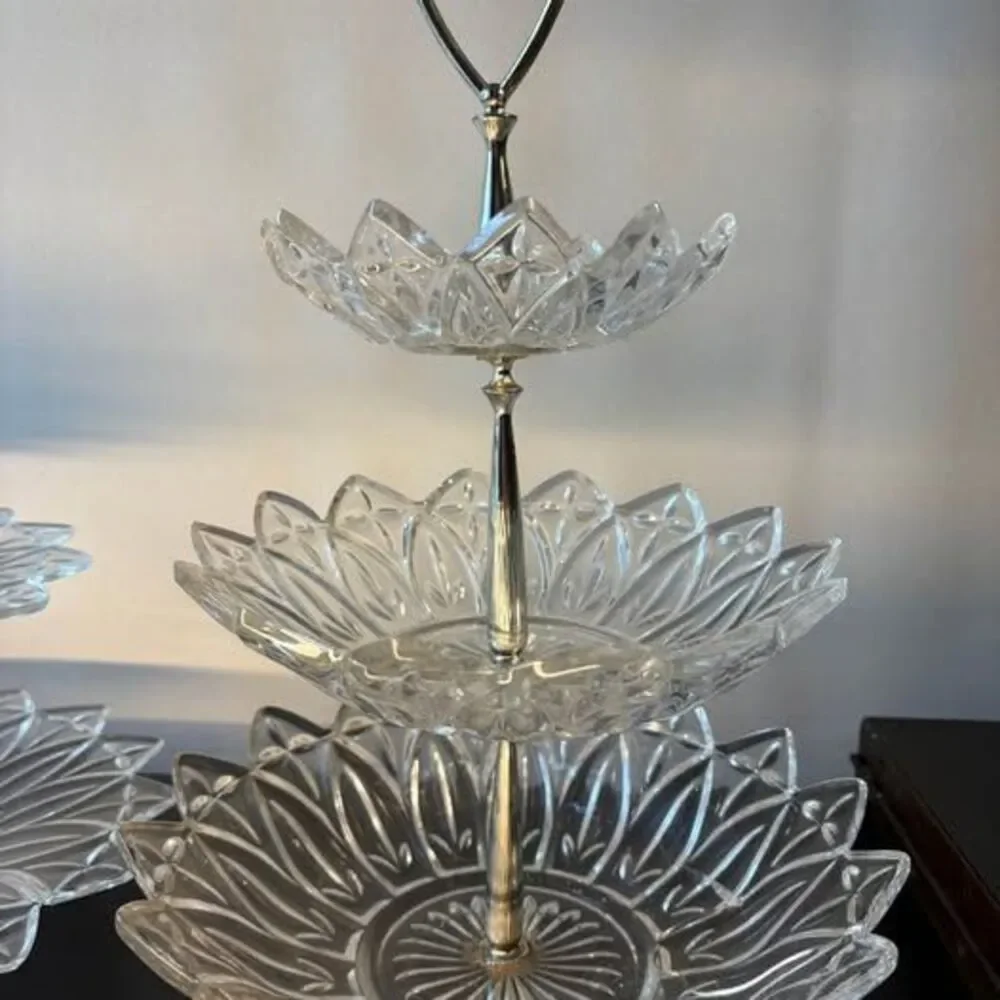 2 pcs. Vintage Federal Glass Petal Flower